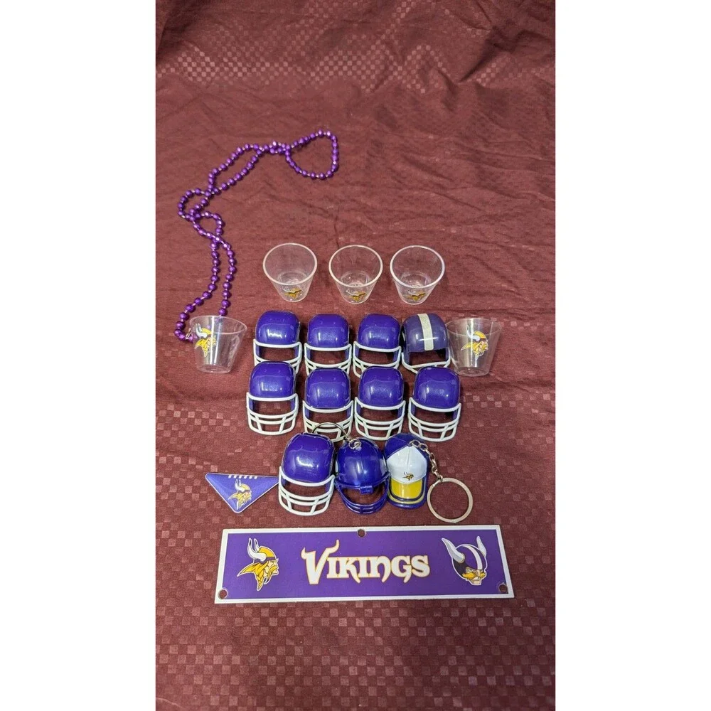 Minnesota Vikings Lot Of 18, Stickers, Mini Helmets, Necklaces And Keychain